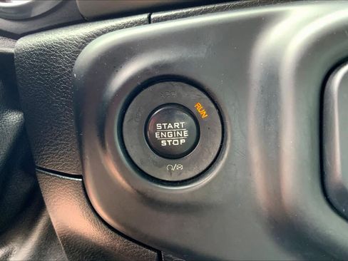 Used 2018 Jeep Wrangler Unlimited Sport S AWD/4WD image 30