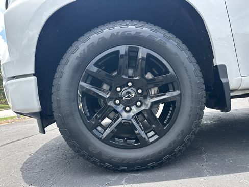 Used 2024 Chevrolet Silverado 1500 Custom w/ Turbomax Blackout Package AWD/4WD image 11