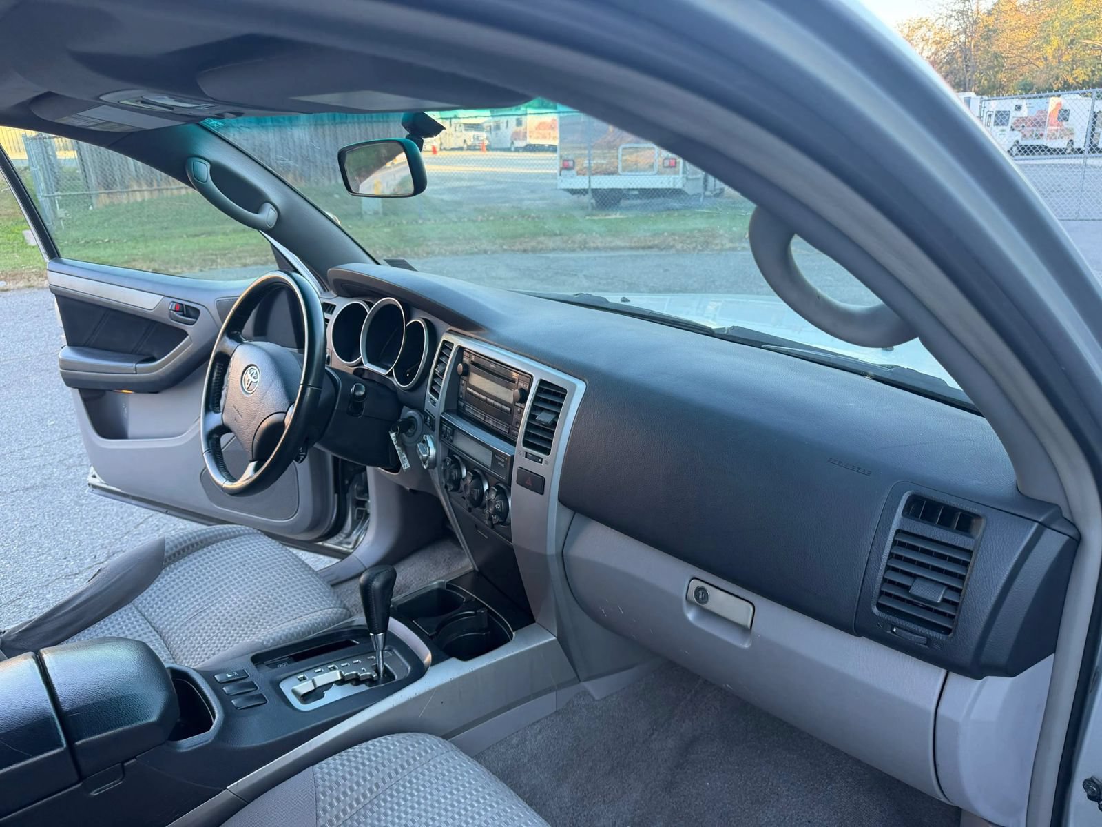 Used 2006 Toyota 4Runner SR5 AWD/4WD image 17
