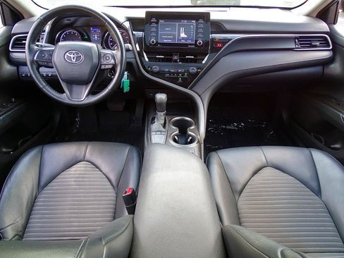 Used 2022 Toyota Camry SE w/ Cold Weather Package FWD image 23