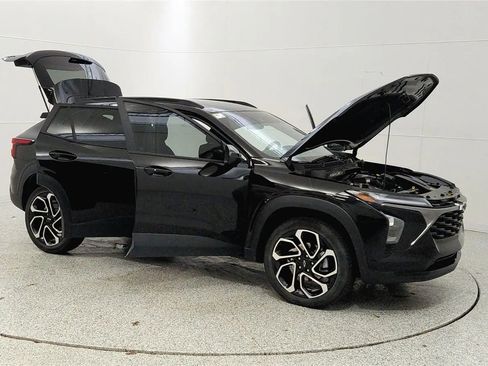 Used 2025 Chevrolet Trax RS w/ Driver Confidence Package image 9