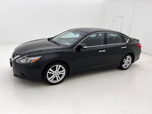 Used 2017 Nissan Altima 3.5 SL w/ 3.5SL Technology Package FWD image 5