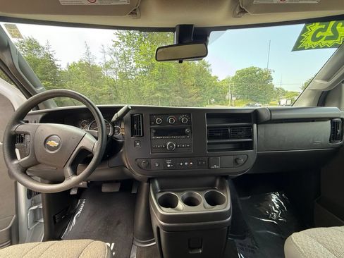 Used 2025 Chevrolet Express 3500 LT w/ LT Preferred Equipment Group RWD image 17