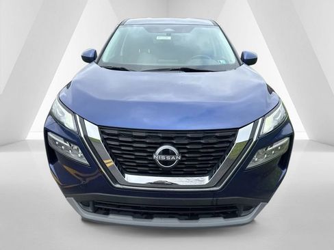 Used 2023 Nissan Rogue SV image 2