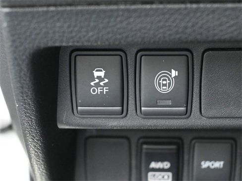 Used 2017 Nissan Rogue SV image 15