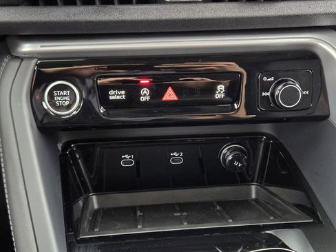 Certified 2025 Audi Q5 Prestige image 24