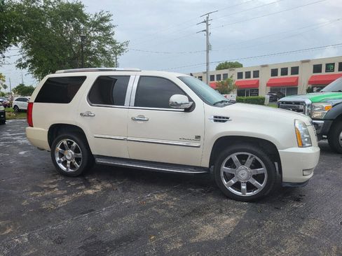 Used 2009 Cadillac Escalade 2WD image 4