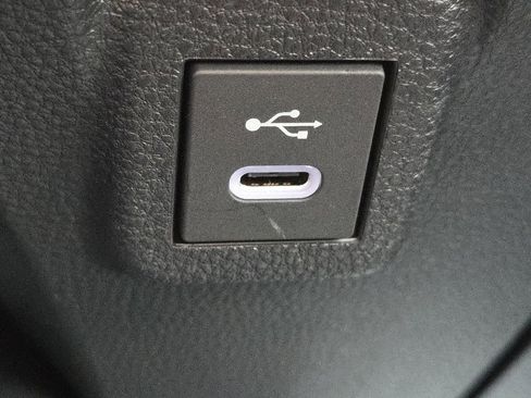 Used 2025 Toyota Corolla LE image 30