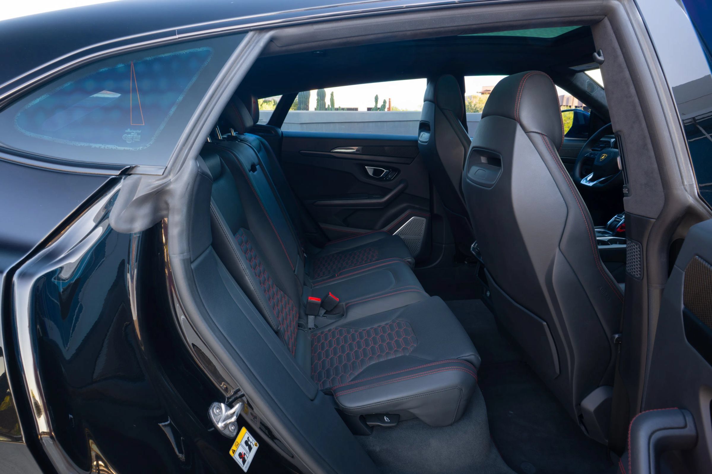 Used 2021 Lamborghini Urus AWD/4WD image 40