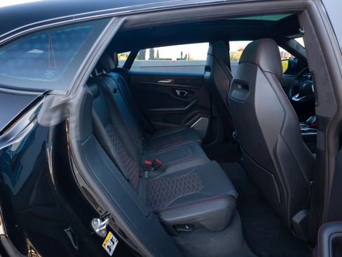 Used 2021 Lamborghini Urus AWD/4WD image 40