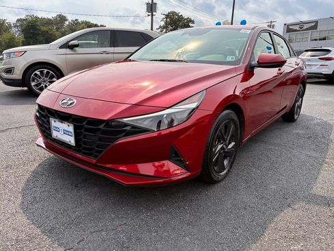 Used 2023 Hyundai Elantra SEL FWD image 3