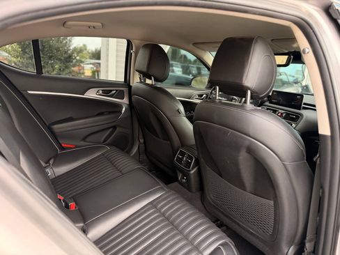 Used 2022 Genesis G70 3.3T RWD image 19