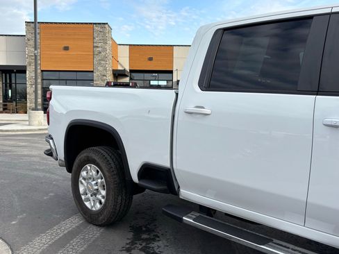 Used 2023 Chevrolet Silverado 2500 LT w/ Convenience Package image 3