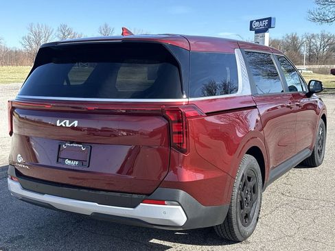 Used 2025 Kia Carnival image 8