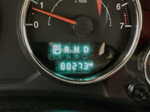 Used 2018 Jeep Wrangler Unlimited Sahara w/ Connectivity Group image 9