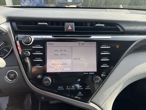 Used 2019 Toyota Camry XLE image 25