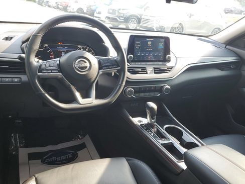 Used 2024 Nissan Altima 2.5 SR FWD image 10