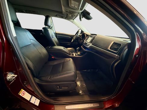 Used 2018 Toyota Highlander Limited Platinum AWD/4WD image 35