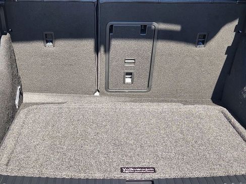 Used 2025 Volkswagen Taos SE image 21