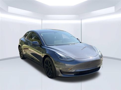 Used 2022 Tesla Model 3 Long Range AWD/4WD image 3