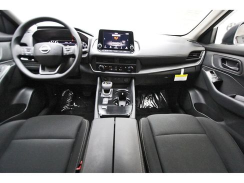 Certified 2025 Nissan Rogue S FWD image 7