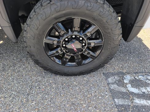 Used 2025 GMC Sierra 2500 AT4 w/ AT4 Premium Plus Package AWD/4WD image 5