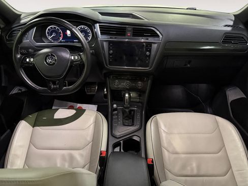 Used 2018 Volkswagen Tiguan SEL Premium w/ R-Line Package image 14