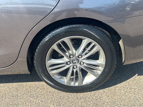 Used 2016 Toyota Camry SE image 38