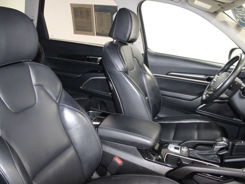 Used 2025 Kia Telluride S FWD image 22