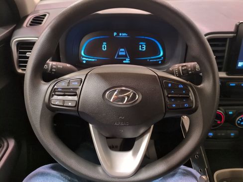 Used 2023 Hyundai Venue SE image 19