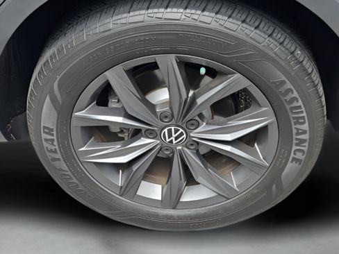 Used 2023 Volkswagen Tiguan SE w/ Panoramic Sunroof Package FWD image 29