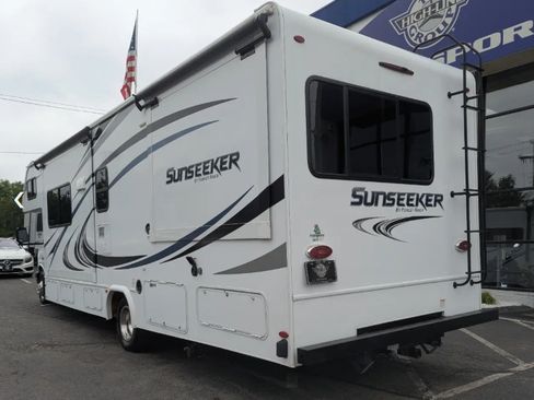 Used 2019 Chevrolet Express 4500 w/ RV Package RWD image 9