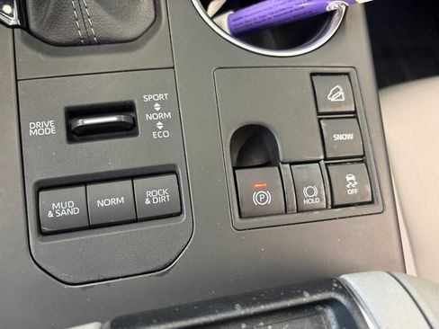 Used 2024 Toyota Highlander XLE AWD/4WD image 50