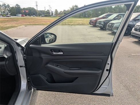 Used 2024 Nissan Altima 2.5 SV image 29
