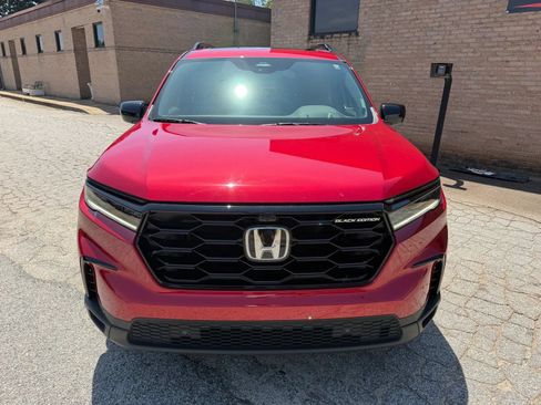 Used 2025 Honda Pilot Black Edition image 4