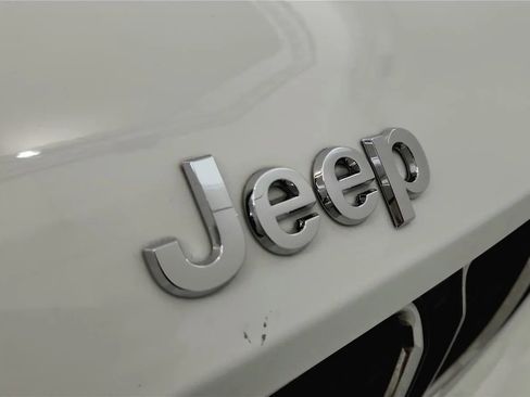 Used 2022 Jeep Grand Cherokee L Limited image 16