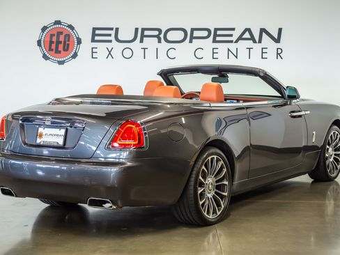 Used 2018 Rolls-Royce Dawn RWD image 13