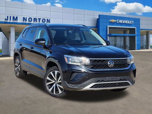 Used 2024 Volkswagen Taos SE image 1