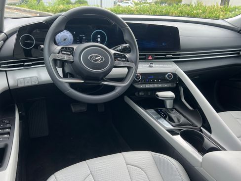 Certified 2023 Hyundai Elantra Limited FWD image 23