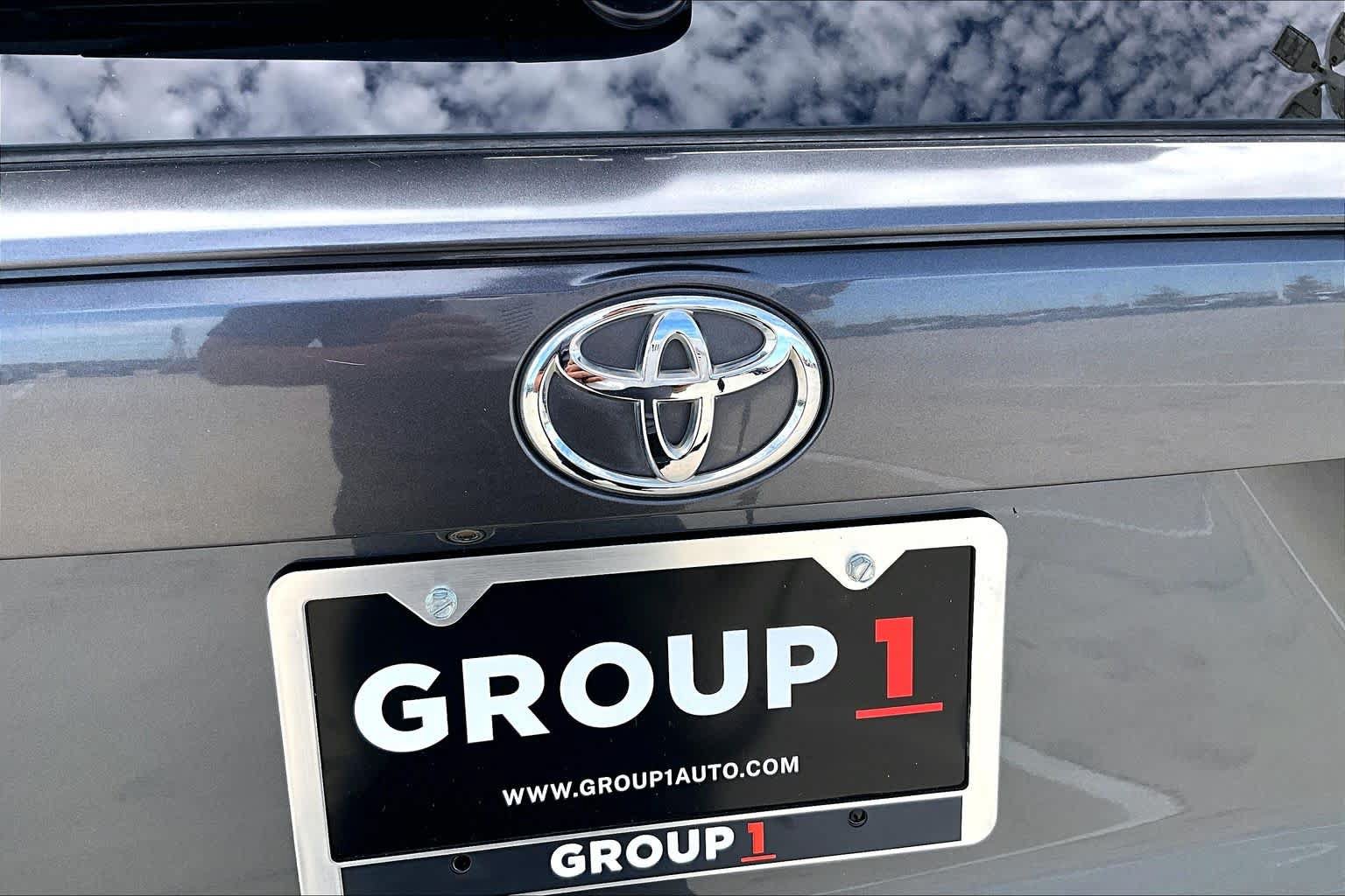 Used 2019 Toyota RAV4 XLE Premium FWD image 10