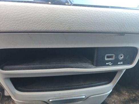 Used 2019 Chrysler Pacifica Touring-L FWD image 15