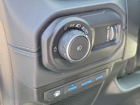 Used 2024 Jeep Wrangler Sahara w/ Technology Group AWD/4WD image 20