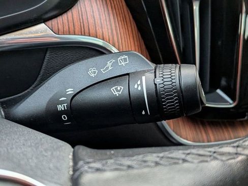 Used 2024 Volvo XC60 B5 Plus image 23