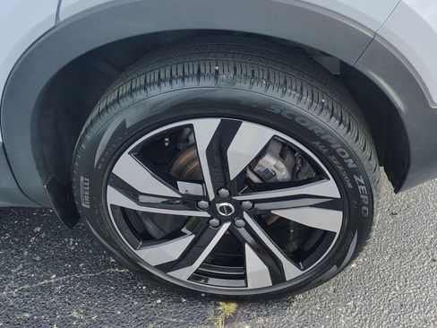 Used 2024 Volvo XC40 B5 Ultimate w/ Protection Package Premier AWD/4WD image 12