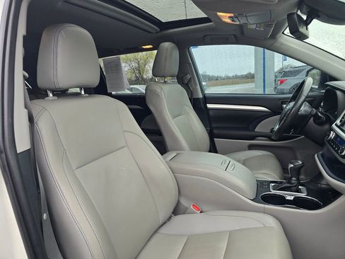 Used 2019 Toyota Highlander XLE image 18