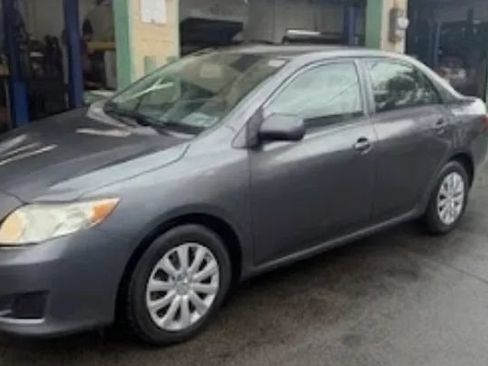 Used 2010 Toyota Corolla LE w/ All Weather Guard Pkg FWD image 4