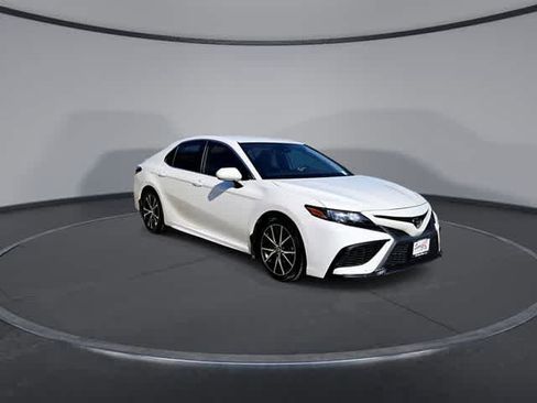 Used 2023 Toyota Camry SE FWD image 2