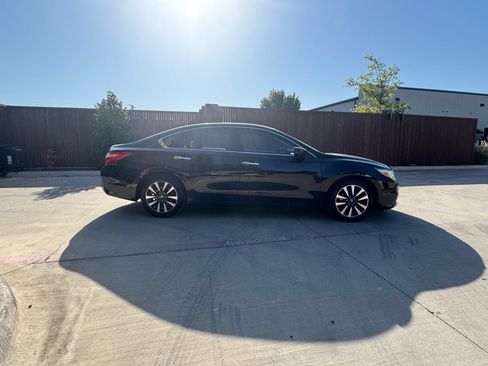 Used 2016 Nissan Altima 2.5 SV FWD image 2