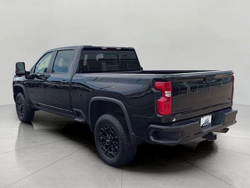 Used 2022 Chevrolet Silverado 2500 LTZ w/ LTZ Plus Package AWD/4WD image 6