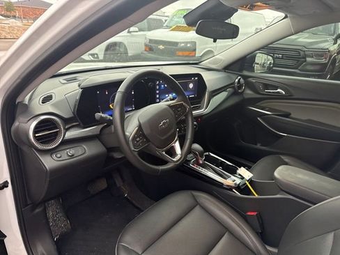 Used 2025 Chevrolet Trax ACTIV image 12